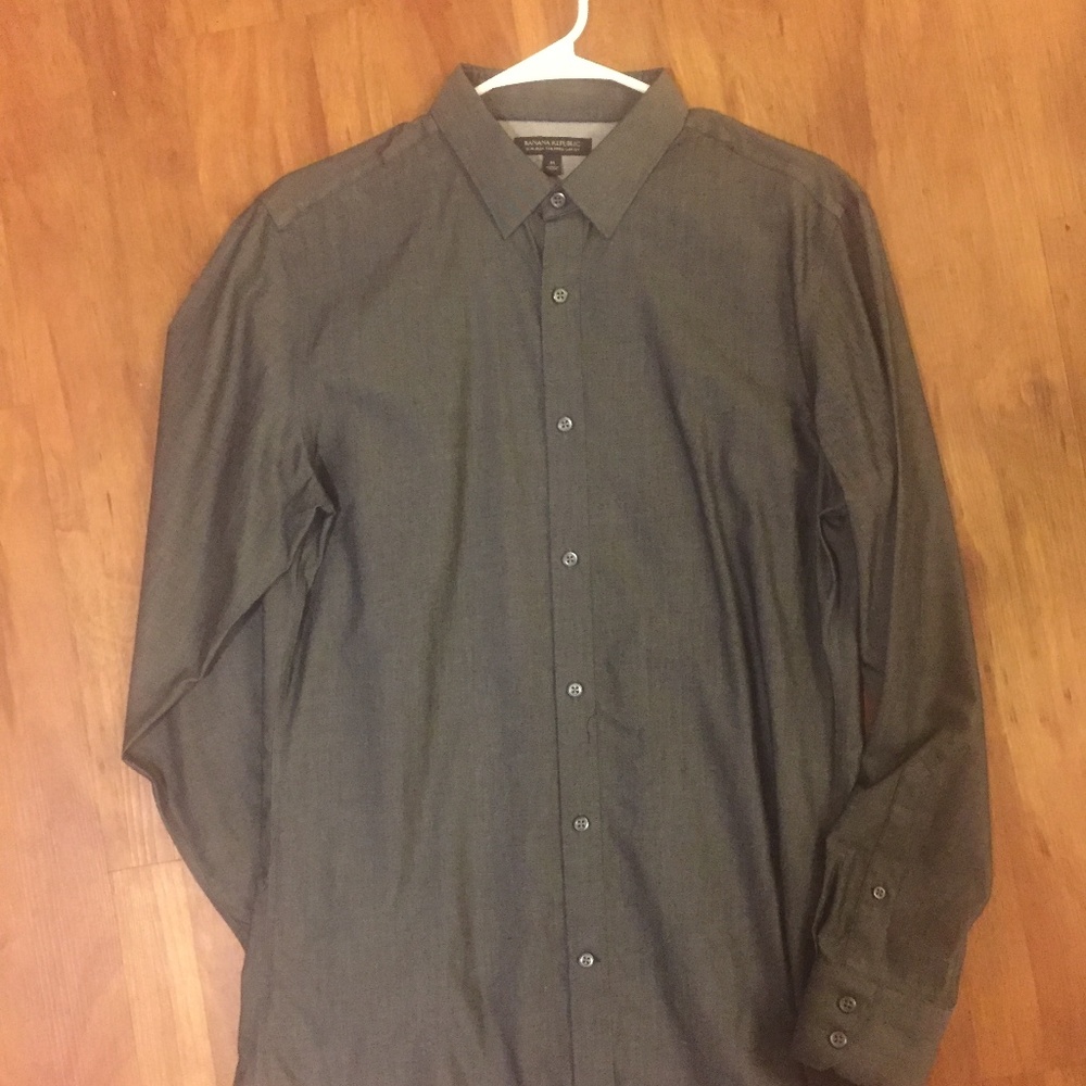 Banana Republic Men's Grey Button-Down Shirt